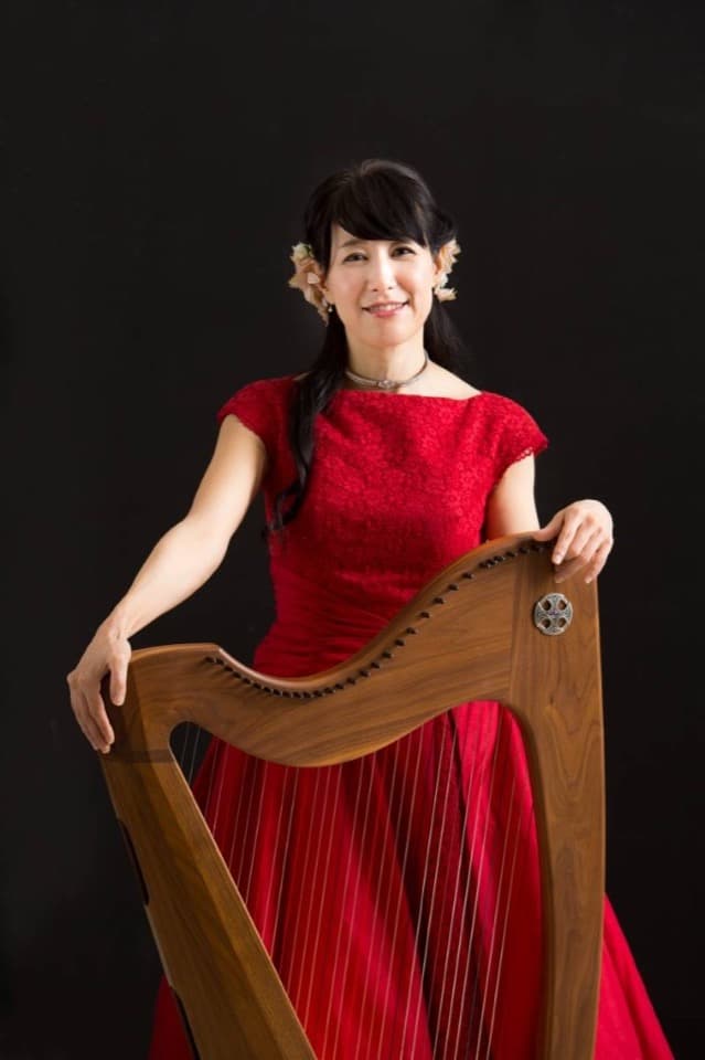 川島憂子（ハープ）